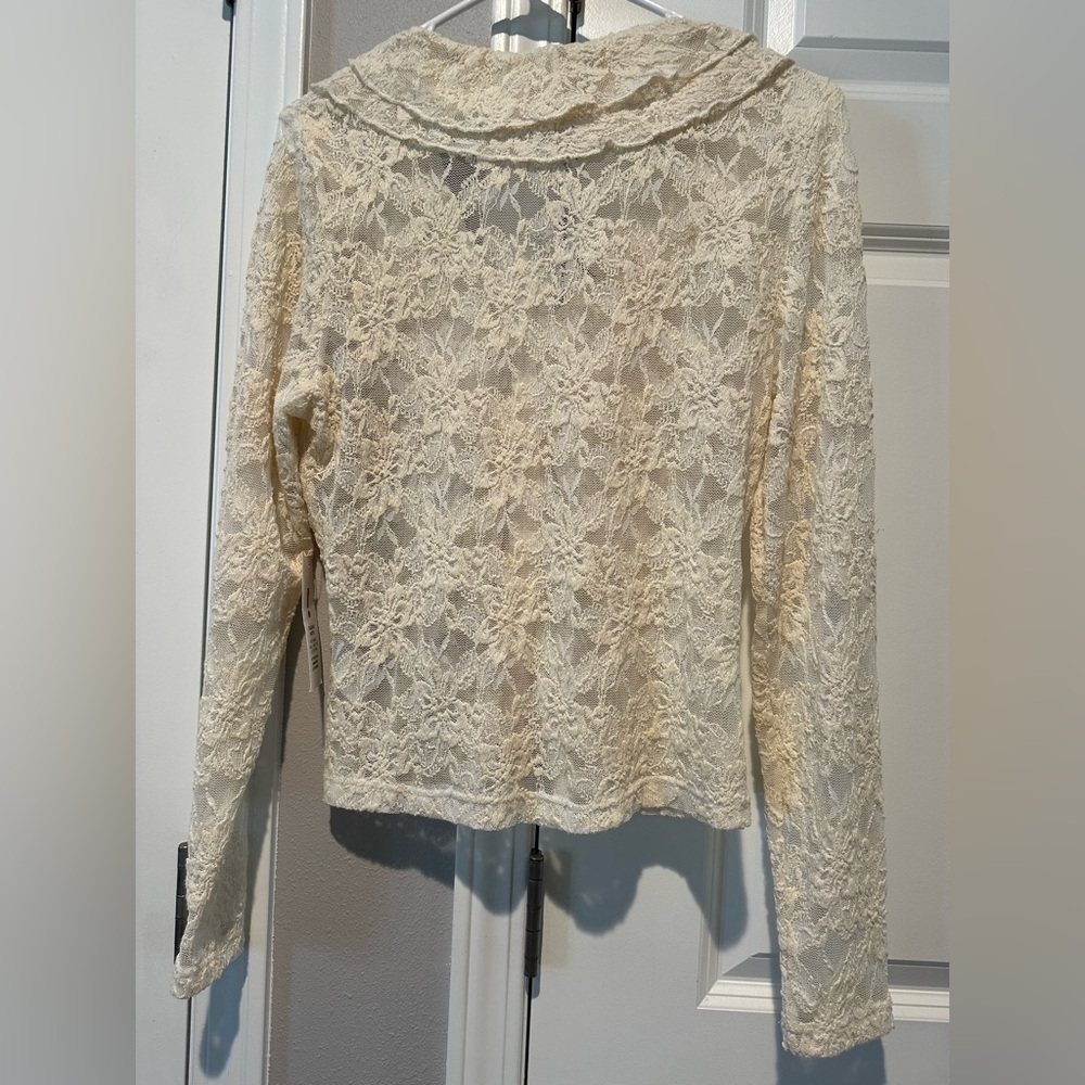 NWT: BARDOT LACE RUFFLE TOP. Size Large. - Picture 5 of 6